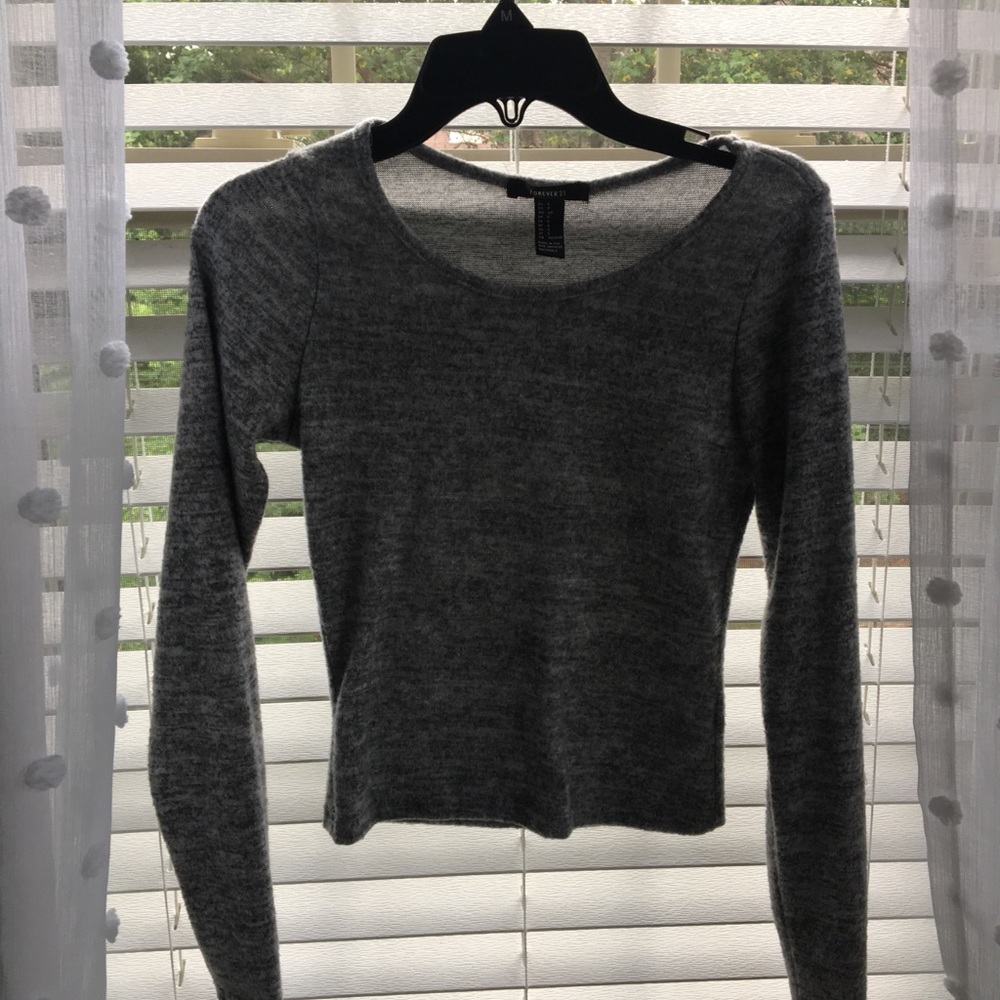 Grey cropped tee
